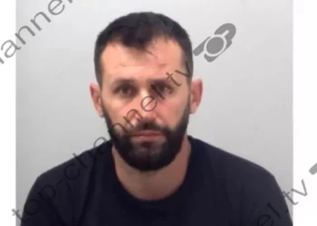 U kap me pistoletë, drogë dhe para cash, ‘i forti’ i Shkodrës dënohet në Angli
