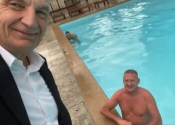 Video nga pishina/ Nard Ndoka: Nuk prisja që Ilir Meta të më hidhte në TikTok, njeriu ka dhe jetën private