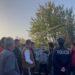 Banorët në Pogradec dalin në protestë: Firma që ka hapur kanalet e ujërave të zeza ka dëmtuar rrugën