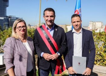6 shtetas të rinj marrin nënshtetësinë shqiptare, Veliaj: “’Putinflacioni’, s’e ndryshon dot shpirtin solidar të Tiranës