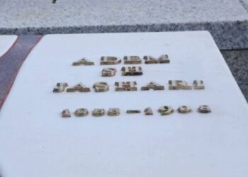 E reja vjedh shkronjat në memorialin e Adem Jasharit në Prekaz: I mora për kujtim!