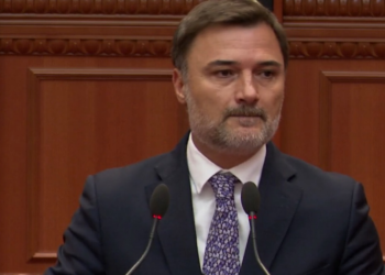 “Ndjesë”/ Alibeaj për hapjen e plotë të dosjeve: Simbolizmi i ndarjes me diktaturën, litar në këmbët e kësaj shoqërie. Ta shohim cullak…!