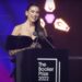 Dua Lipa përmend Ismail Kadarenë gjatë fjalimit në “Booker Prize”: Mësova për frymën e rezistencës shqiptare