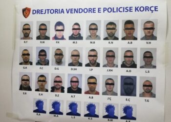 Emrat/ 50 milionë lekë, 38 makina e drogë, pistoletë me silenciator: Ja çfarë iu sekuestrua grupit kriminal në Korçë