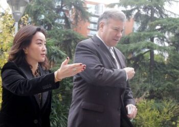 Sulmet ndaj ambasadores Yuri Kim/ Escobar: Puna e saj shumë përfituese për Shqipërinë, janë qëndrime institucionale dhe jo personale