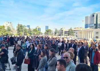 Pedagogët nuk heqin dorë nga kërkesat, paralajmërojnë bojkot të procesit mësimor