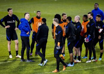 Kupa e Botës/ Van Gaal publikon emrat e 39-të futbollistëve të Holandës