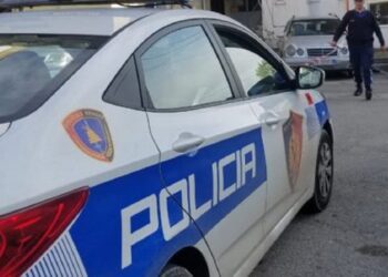 Emri/ Iu gjetën 21 mijë euro dhe më shumë se 16 mln lekë në makinë: Kush është 39-vjeçari që u prangos në Fier
