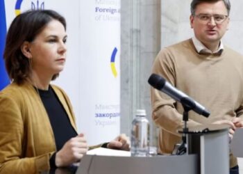 Paralajmërimi i ministres së jashtme gjermane: Rusia mund të përdorë “njerëzit si armë”
