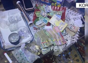 VIDEO/ Para të stivuara dhe drogë, publikohen pamjet e mega operacionit me 23 të arrestuar në Korçë