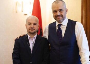 Mbaruan zgjedhjet?! Godet sërish Alfred Lela, pas Berishës bën poezi për Ramën!
