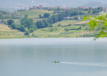 Gjendet i mbytur një 30-vjeçar në Liqenin e Farkës, dyshimet e policisë