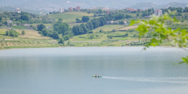 Gjendet i mbytur një 30-vjeçar në Liqenin e Farkës, dyshimet e policisë