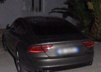 VIDEO/ Drogë e një shumë të madhe eurosh në makinën luksoze, arrestohen 3 persona në Tepelenë