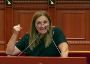Ironia e Flutura Açkës në Kuvend: Dhe gomari për të pëllitur do më shumë minuta se ç’na jepni ju për të folur në fermën këtu