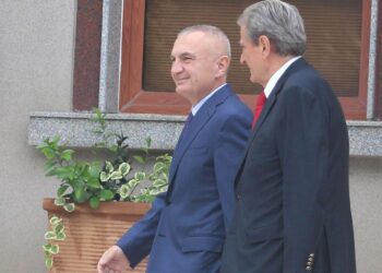 ‘Miq dhe armiq’, marrëdhënia e vështirë politike mes Berishës dhe Metë në 22 vite