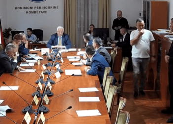 “Keni sjellë kriminelin”, Ardi Veliu raporton në Komision, opozita braktis mbledhjen pas debateve