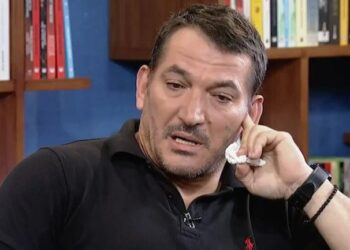 Pirro Dhima përlotet live për vdekjen e volejbollistit grek: S’mund të shkoj as në varrim. Ai ishte fëmija im i mirë