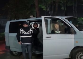 Kontrolli i makinës dhe shtëpisë çon pas hekurave 27-vjeçarin nga Fieri