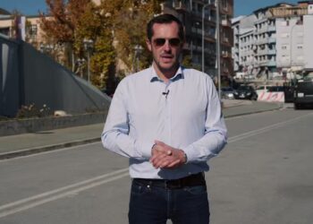Eurodeputeti francez deklaratë tronditëse në urën e Mitrovicës: Serbët e krishterë mbrojtën qytetërimin evropian nga terroristët shqiptarë