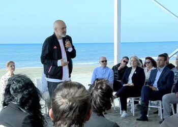 Rama: Gjithë bota flet për kursim, vetëm disa nga ata të çorbës së rublave u thonë njerëzve që lufta s’ka lidhje