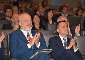 Rama zbulon vendin mik që i dha Shqipërisë vaksinat e para: Unë dhe Di Maio bëmë një operacion trafikimi…