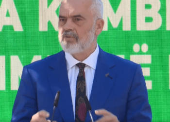 Kryeministri Rama apel fermerëve: Është koha e sipërmarrjes në fshat