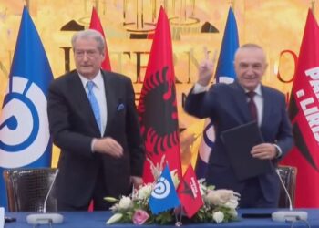 Berisha dhe Meta firmosin marrëveshjen: Pas fitores, Këshillat Bashkiakë do t’i drejtojë Partia e Lirisë