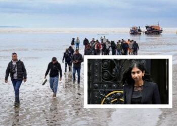 Sekretarja e Brendshme e Britanisë: Shqiptarët po abuzojnë me sistemin e migrimit, pretendojnë se janë…