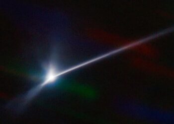 Gjurmët e asteroidit të goditur nga NASA shtrihen në 10 mijë km