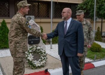 Ambasadori amerikan i takon/ Trupat ukrainase të NATO-s largohen nga Kosova, kthehen në vendlindje për të luftuar