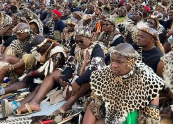 VIDEO/ Kurorëzimi Zulu, shuhet konflikti: Mbreti Misuzulu kurorëzohet në ceremoninë historike të Afrikës së Jugut