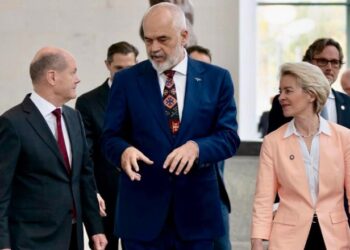 Nënshkrimi i 3 marrëveshjeve në Berlin/ Rama ndan fotot krah kancelarit Scholz, Von der Leyen dhe krerëve të Ballkanit Perëndimor