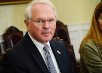Ambasadori i SHBA në Beograd: Serbët të kthehen në institucionet e tyre në Kosovë, tensioni mund të përshkallëzohet