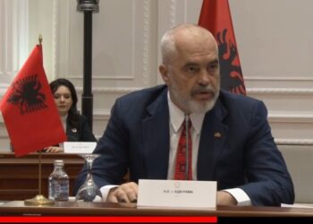 Rama nga Shkupi: Jemi shumë të vegjël për të qëndruar me kurriz me njëri-tjetrin