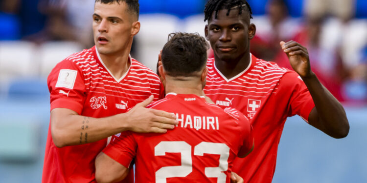 VIDEO/ Zvicra e shqiptarëve e nis Botërorin me këmbën e mbarë, Shaqiri e Embolo i japin fitoren ndaj Kamerunit