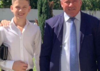 ‘Zoti na ka tha zemrat’, babain dhe vëllanë ai mori rrjedhja e ujit, postimi prekës i vajzës