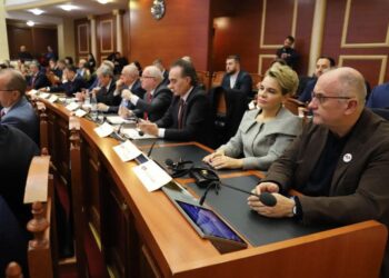 Kryemadhi ‘thumbon’ Ramën: Bashkëpunimi me Kosovën mënjanon aventurat me interes individual si Ballkani i Hapur