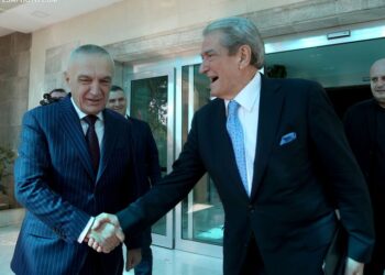 Kush janë idhtarët e Putinit në Tiranë?!