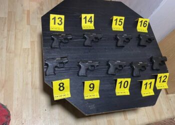 3 çanta me automatikë dhe pistoleta, arrestohet në Serbi shqiptari i dyshuar për terrorizëm