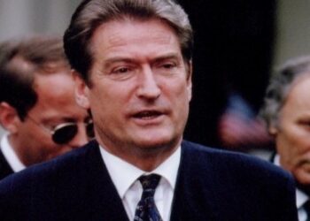 “Republika e Parë”/ Mero Baze publikon takimin e Berishës me Clinton: Veç autonomi për Kosovën!