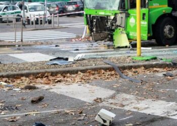 Itali/ Kamioni i mbeturinave përplas shqiptarin, përfundon në gjendje kritike në spital