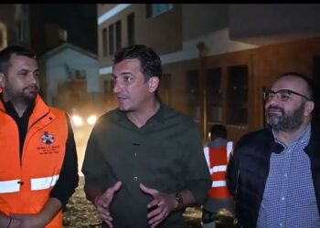 Vijon asfaltimi i rrugëve në brendësi të lagjeve/ Veliaj: Askujt nuk do i prekë më këmba në baltë, do…