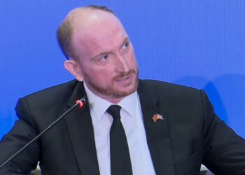 Ambasadori i Britanisë: Jam i zhgënjyer nga raportimet e mediave angleze lidhur me Shqipërinë, i ftoj ta vizitojnë