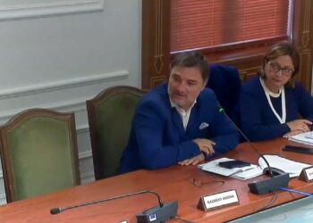 Alibeaj i drejtohet Gjykatës Kushtetuese: Nuk duhet të kërkoni lëmoshë te qeveria, misioni juaj është…