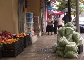 Bëri apel dhe Berisha/ Dështon protesta e biznesit të vogël, shoqata bëri thirrje për ulje qepenash. Askush nuk iu përgjigj