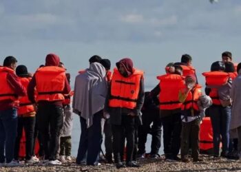 Analiza e BBC: Bandat shqiptare kanë krijuar bazë në veri të Francës. Pse mësyjnë drejt Britanisë së Madhe?