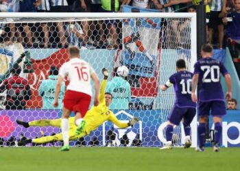 Lionel Messi humbet penallti, Szczesny i pakalueshëm! Mbyllet pa gola pjesa e parë Argjentinë – Poloni