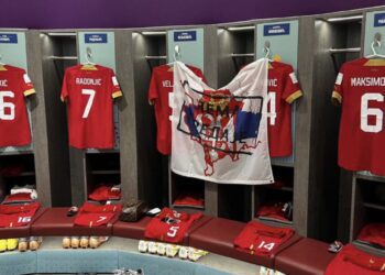 Vendosën hartën e Kosovës me ngjyrat e flamurit serb në dhomat e zhveshjes në Katar, federata në Prishtinë ankesë FIFA-s