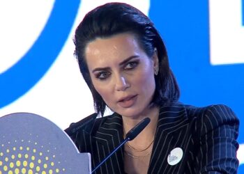 Duma lë mandatin e deputetes dhe sulmon Berishën: PD duhet të ketë në krah Amerikën! Mos u gënjeni nga kllounët
